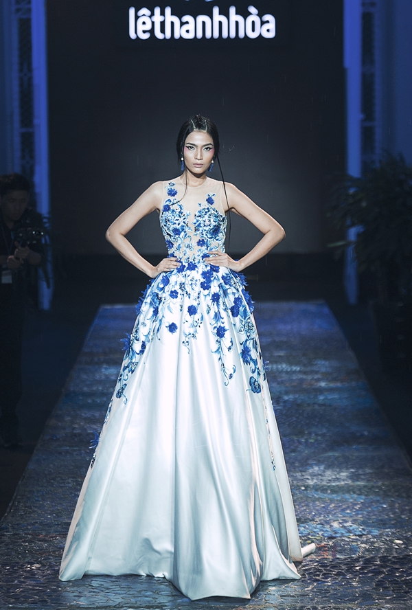 [-]Hoa[-]hậu[-]Đặng[-]Thu[-]Thảo[-]trình[-]diễn[-]catwalk